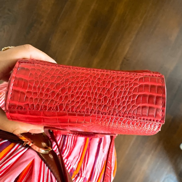♥️ PIMKIE RED FAUX LEATHER CROCODILE EMBOSSED MINI BAG! - Picture 3 of 7